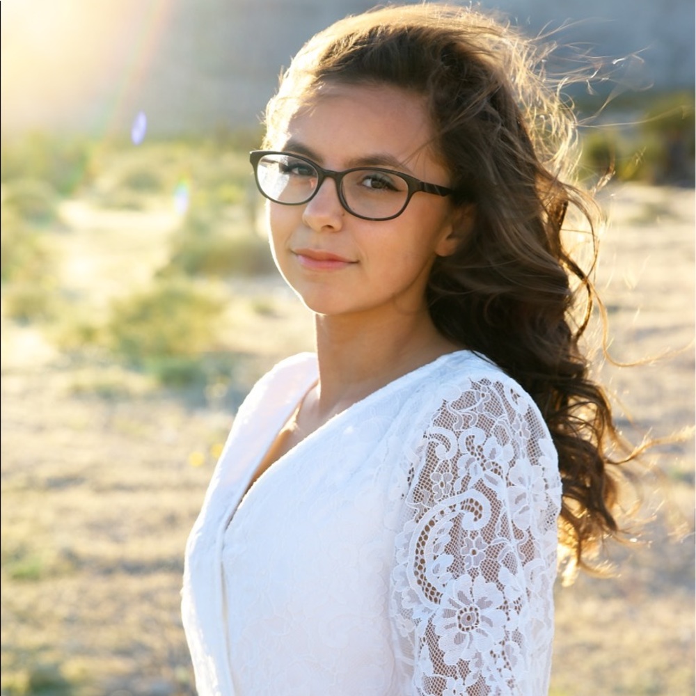 Meet your Posher, Alexis